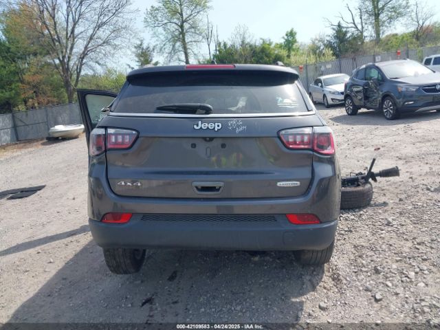 3C4NJDBB5KT660906 Jeep Compass Latitude 4x4