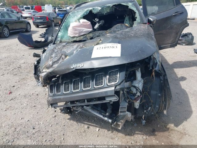 3C4NJDBB5KT660906 Jeep Compass Latitude 4x4