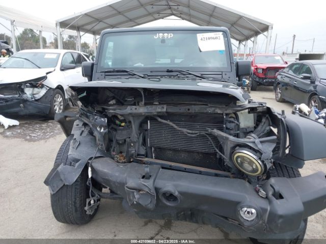 1C4BJWDG5EL222524 Jeep Wrangler Unlimited Sport