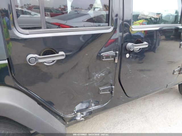 1C4BJWDG5EL222524 Jeep Wrangler Unlimited Sport