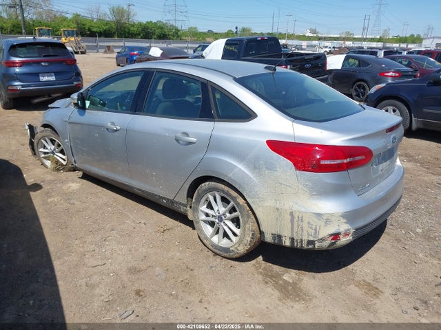 Ford FOCUS SE 2017 1FADP3F23HL286837 Image 3