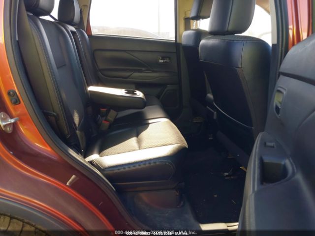 JA4AD3A32FZ001653 Mitsubishi Outlander Se