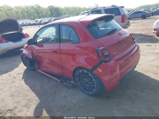 2024 FIAT 500E ZFAFFAA4XRX204218 Photo 2
