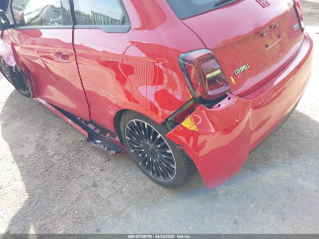 2024 FIAT 500E ZFAFFAA4XRX204218 Photo 5
