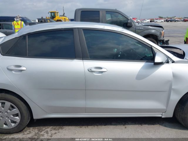3KPA24AD8PE530662 KIA RIO LX