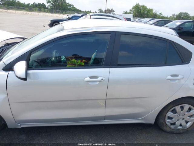 3KPA24AD8PE530662 KIA RIO LX