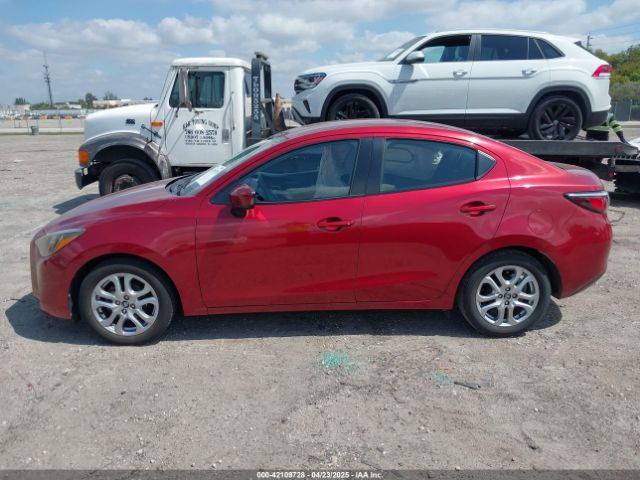 3MYDLBYV9JY318762 Toyota YARIS IA