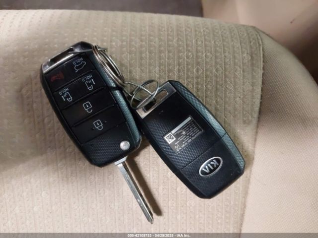 KNDMB5C13G6199954 KIA SEDONA LX