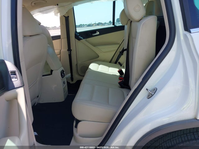 WVGAV3AX9EW512956 Volkswagen 2014