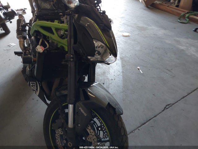 JKAZR2B17HDA17670 Kawasaki Z900