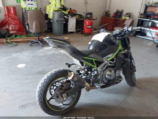 JKAZR2B17HDA17670 Kawasaki Z900