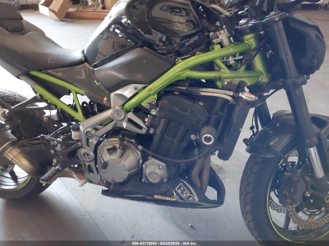 JKAZR2B17HDA17670 Kawasaki Z900