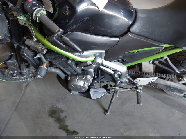 JKAZR2B17HDA17670 Kawasaki Z900