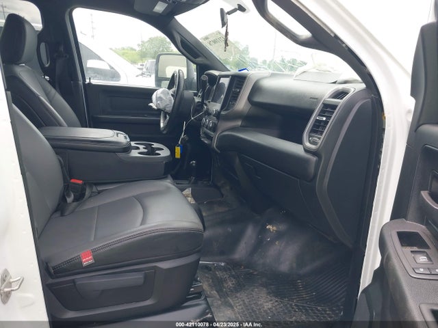 3C6UR5HLXRG139877 RAM 2500 Tradesman  4x4 8' Box