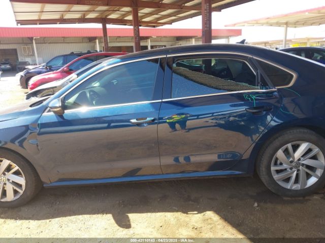 1VWBA7A3XJC042079 Volkswagen Passat 2.0t Se