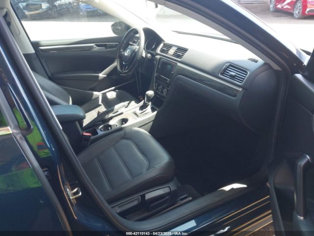 1VWBA7A3XJC042079 Volkswagen Passat 2.0t Se