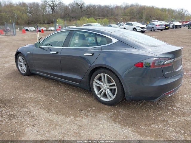 2015 TESLA MODEL S 5YJSA1H2XFF081584 Photo 2