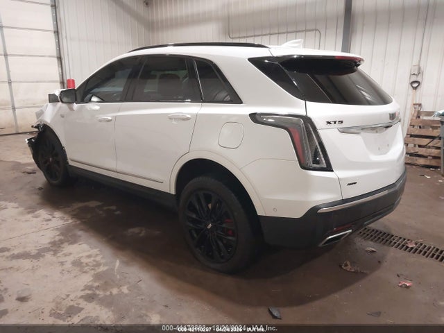 2023 CADILLAC XT5 1GYKNGRS4PZ181756 Photo 2