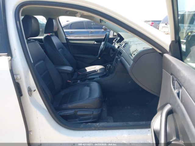 1VWAT7A31FC033803 Volkswagen Passat 1.8t Wolfsburg Edition