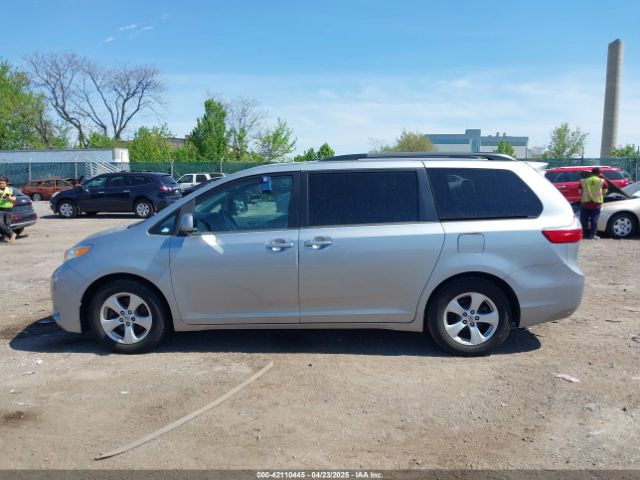5TDKK3DC5FS642583 Toyota Sienna Le 8 Passenger