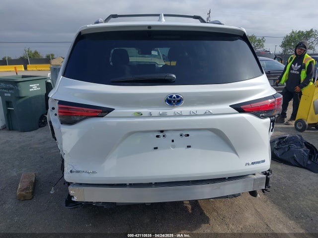 Toyota Sienna Platinum 2025 5TDESKFC0SS168394 Image 17