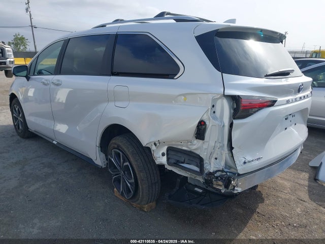 Toyota Sienna Platinum 2025 5TDESKFC0SS168394 Image 3