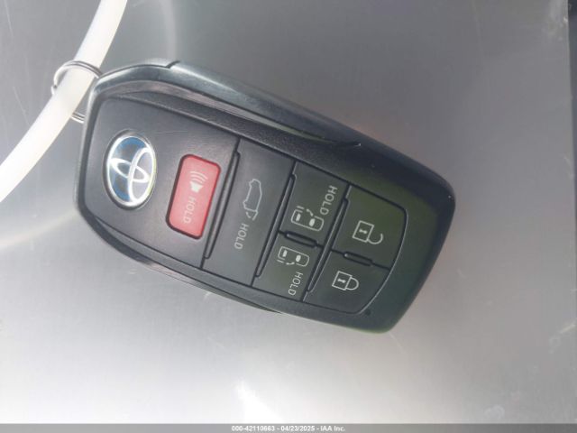 5TDJRKEC8MS010030 Toyota SIENNA XLE