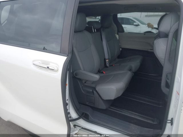 5TDJRKEC8MS010030 Toyota SIENNA XLE