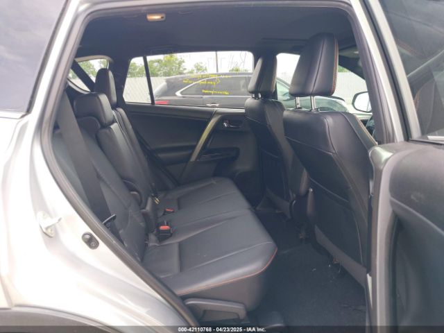 2T3NFREV9JW424156 Toyota RAV4 SE