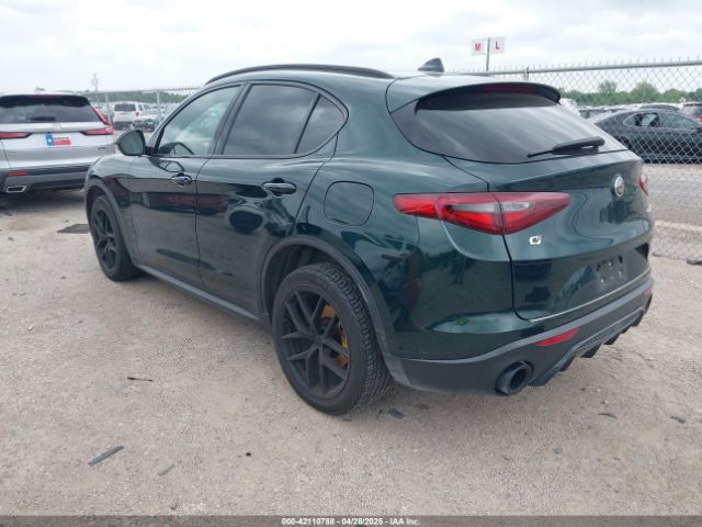 2018 ALFA ROMEO STELVIO ZASFAKNN6J7C04051 Photo 2