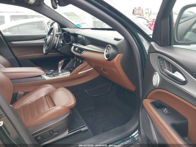 2018 ALFA ROMEO STELVIO ZASFAKNN6J7C04051 Photo 4