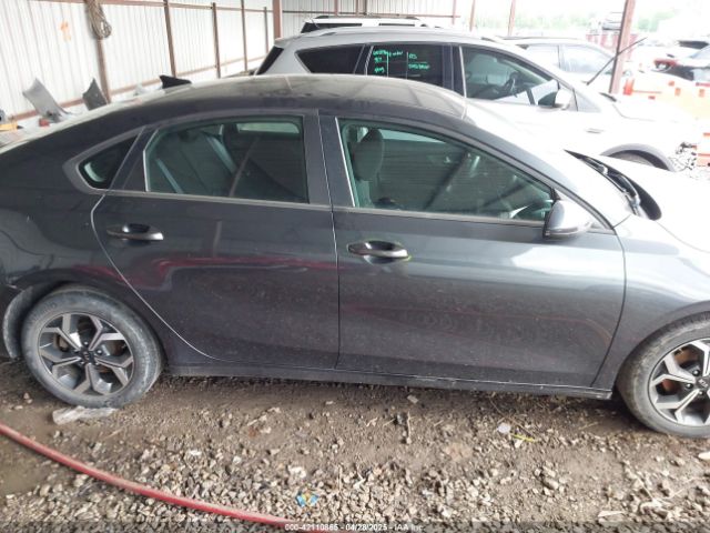 3KPF24AD6ME323317 KIA Forte Lxs
