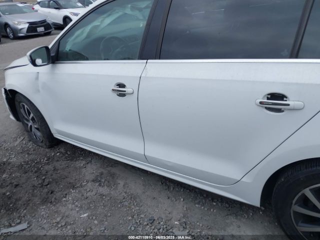 3VWDB7AJ6JM227877 Volkswagen Jetta 1.4t Se/1.4t Wolfsburg Edition