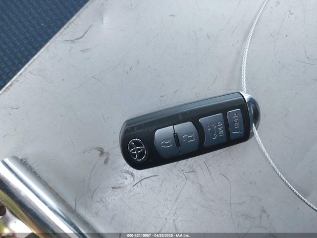 3MYDLBYV7JY304164 Toyota YARIS IA