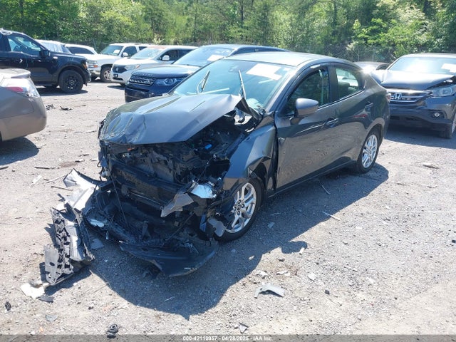 3MYDLBYV7JY304164 Toyota YARIS IA