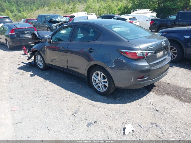 3MYDLBYV7JY304164 Toyota YARIS IA