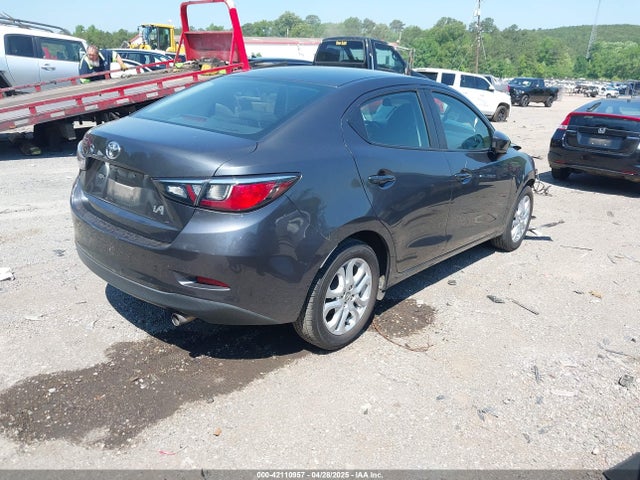 3MYDLBYV7JY304164 Toyota YARIS IA