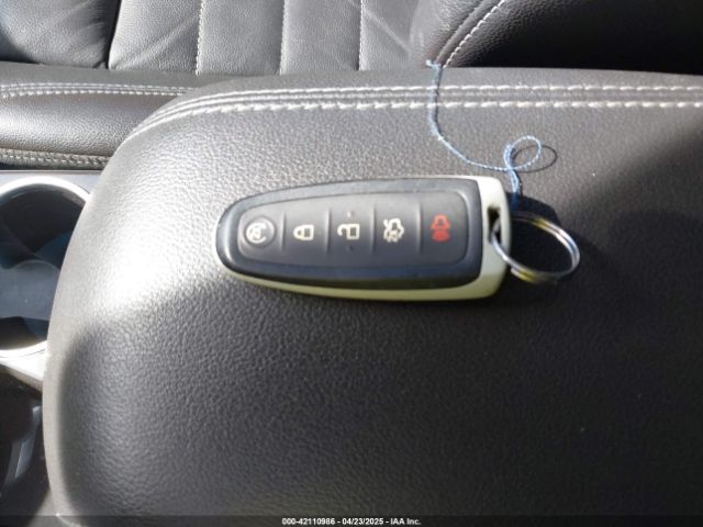 1FMCU9JX9GUA16892 Ford Escape Titanium