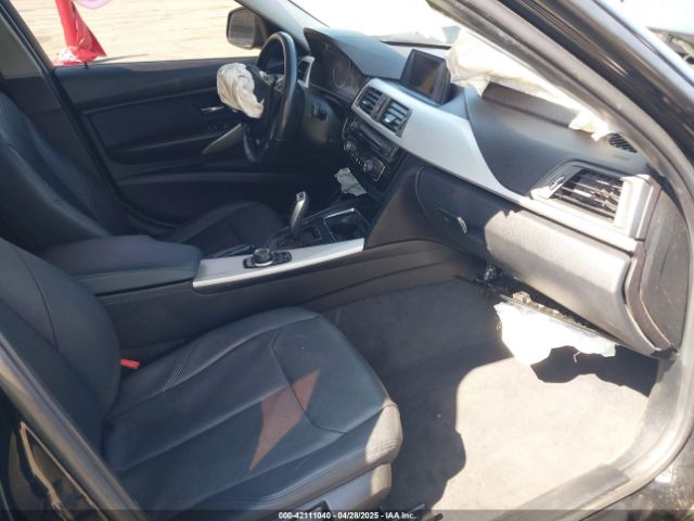 WBA8A9C52GK618945 BMW 320i