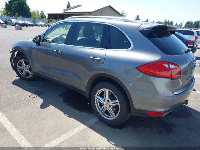 2013 PORSCHE CAYENNE WP1AA2A24DLA19117 Photo 2