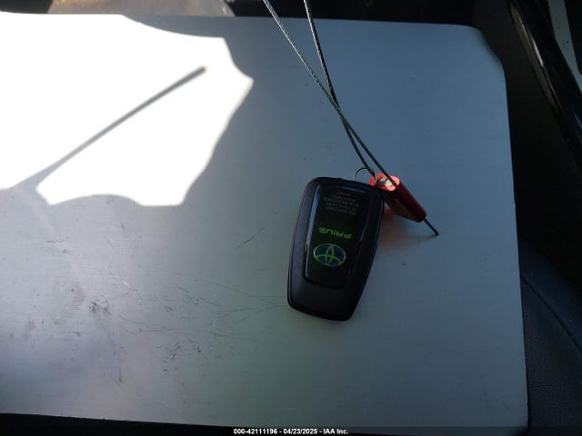JTDKARFU1G3508166 Toyota Prius Three Touring