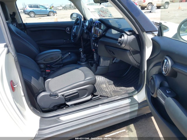 2017 MINI HARDTOP WMWXP5C39H2D71459 Photo 4