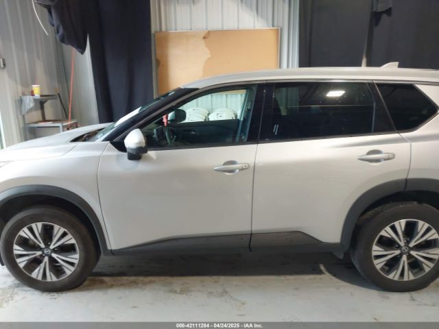 5N1AT3BA5MC733308 Nissan Rogue Sv Fwd