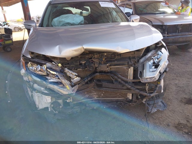 5N1AT2MT9LC795169 Nissan Rogue Sv Fwd