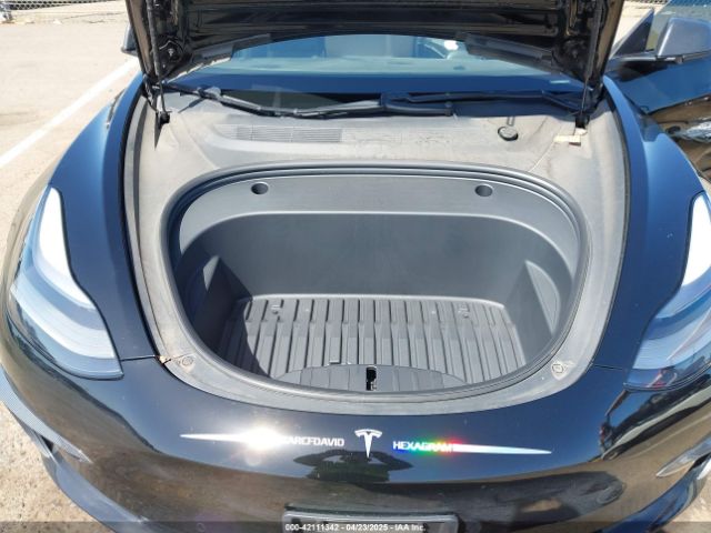 5YJ3E1EA7MF992425 Tesla 2021