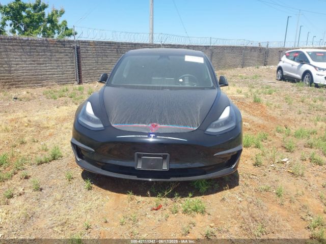5YJ3E1EA7MF992425 Tesla 2021