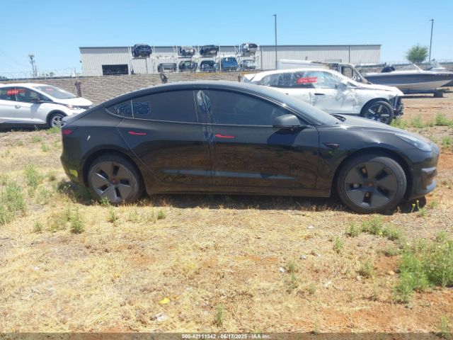 5YJ3E1EA7MF992425 Tesla 2021