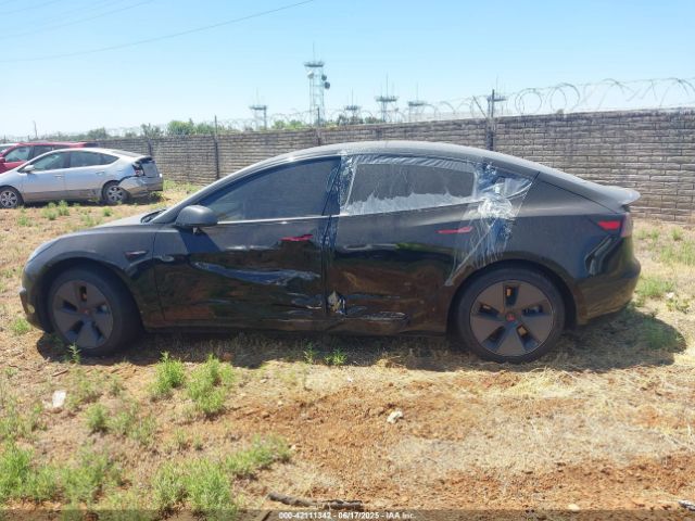 5YJ3E1EA7MF992425 Tesla 2021