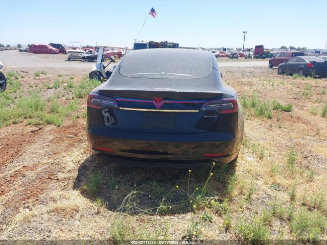 5YJ3E1EA7MF992425 Tesla 2021