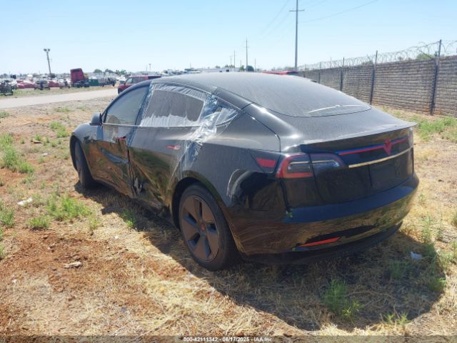 5YJ3E1EA7MF992425 Tesla 2021